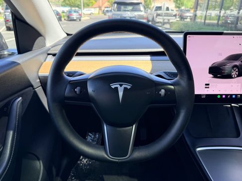 Used 2022 Tesla Model Y Long Range AWD/4WD image 10