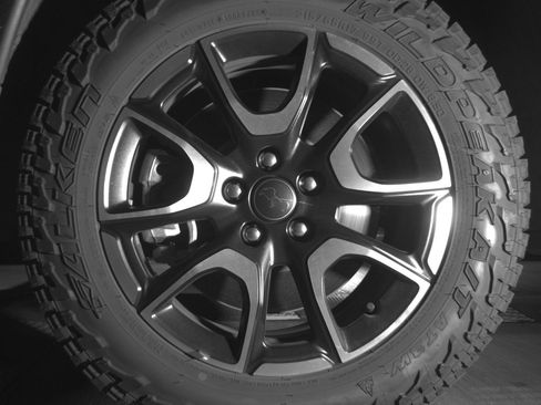 Used 2025 Jeep Compass Trailhawk image 12