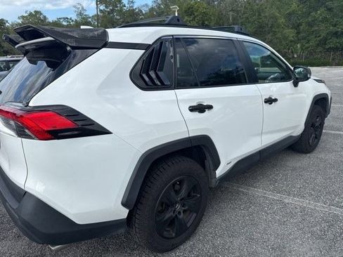 Used 2021 Toyota RAV4 XLE w/ Convenience Package AWD/4WD image 4