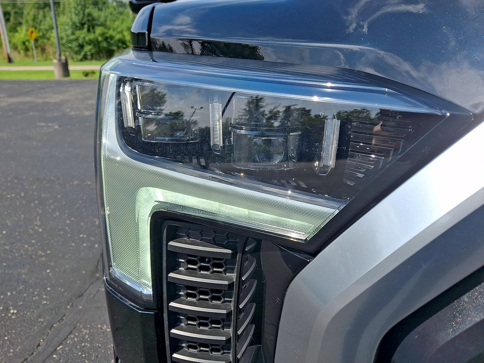 Used 2023 Toyota Tundra Limited w/ TRD Off-Road Package AWD/4WD image 28