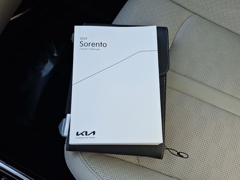 Certified 2024 Kia Sorento SX image 28