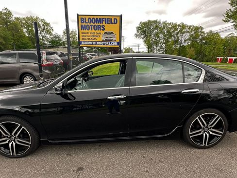Used 2017 Honda Accord Touring image 9
