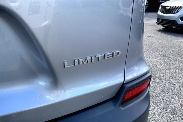 Used 2019 Jeep Cherokee Limited w/ Luxury Group AWD/4WD image 7