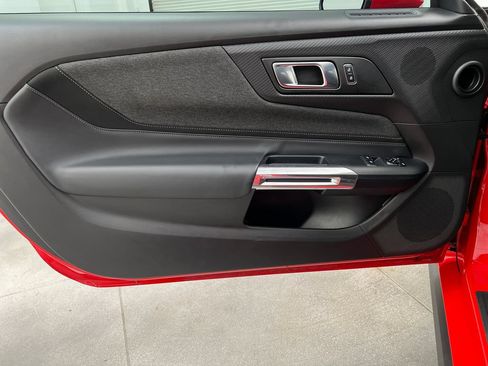 Used 2025 Ford Mustang Coupe RWD image 14