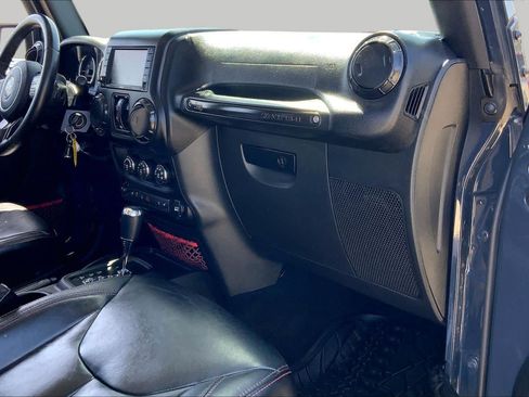 Used 2017 Jeep Wrangler Unlimited Rubicon AWD/4WD image 18
