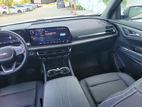 Used 2025 Chevrolet Traverse LT AWD/4WD image 23