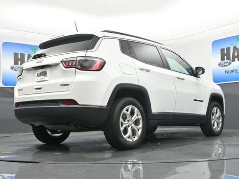 Used 2024 Jeep Compass Latitude AWD/4WD image 18