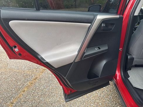 Used 2015 Toyota RAV4 LE image 12