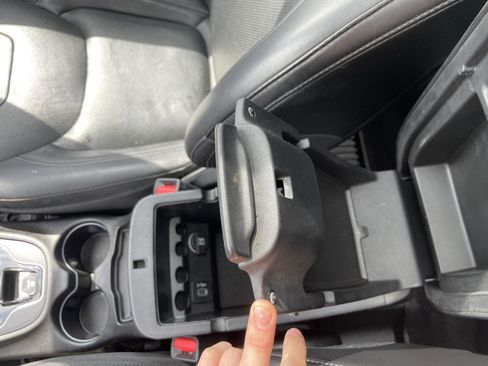 Used 2019 Jeep Cherokee Limited AWD/4WD image 16