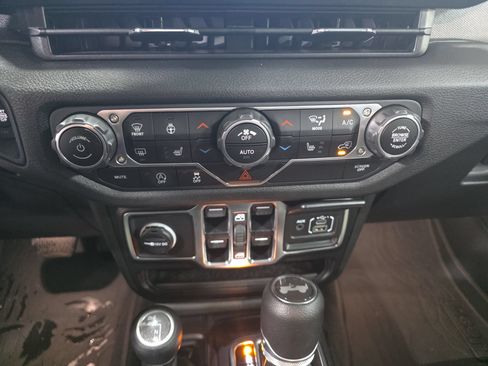Used 2025 Jeep Wrangler Unlimited Sport AWD/4WD image 23
