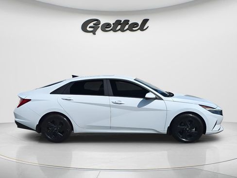 Used 2023 Hyundai Elantra Blue FWD image 4