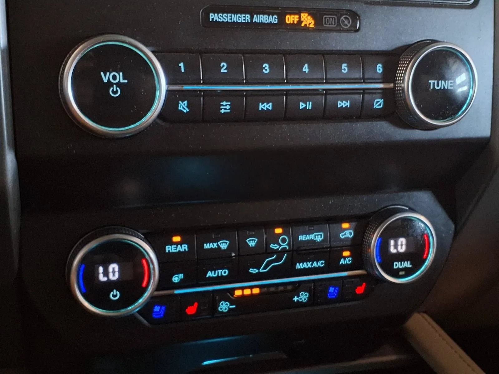 Used 2019 Ford Expedition Max XLT w/ Equipment Group 202A AWD/4WD image 23
