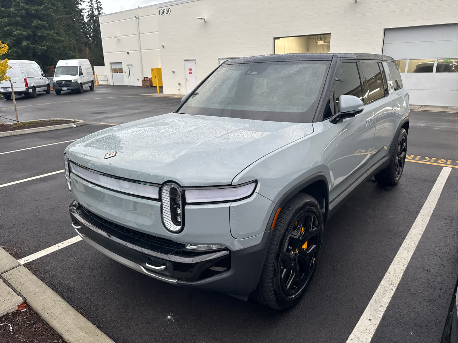 Used 2022 Rivian R1S Launch Edition Quad AWD/4WD image 3