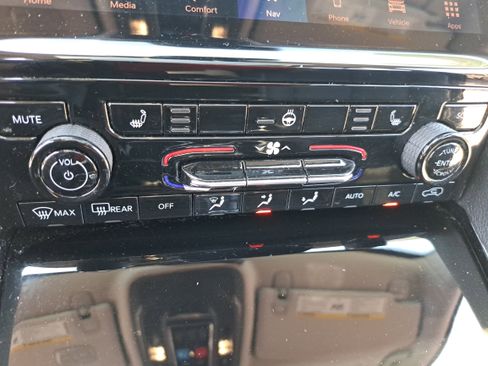 Used 2022 Jeep Grand Cherokee L Limited RWD image 26