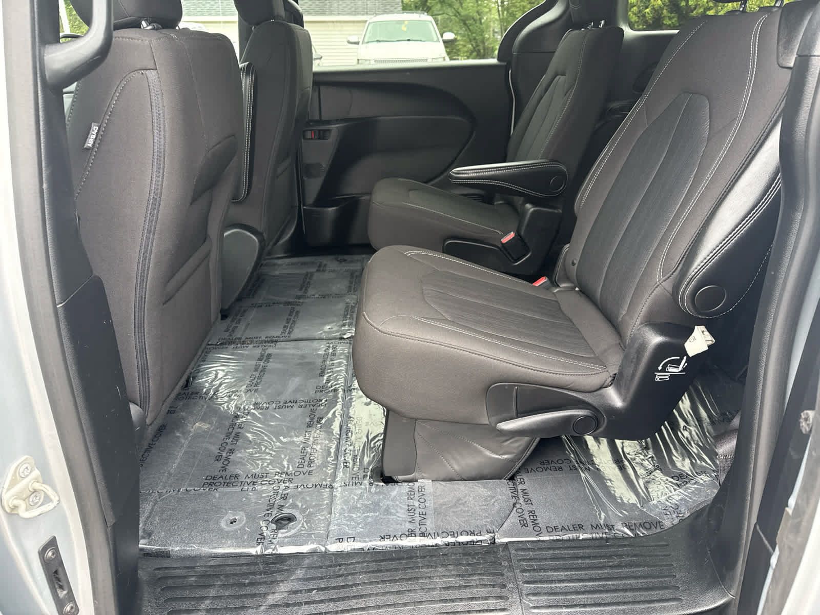 Used 2023 Chrysler Pacifica Touring FWD image 13