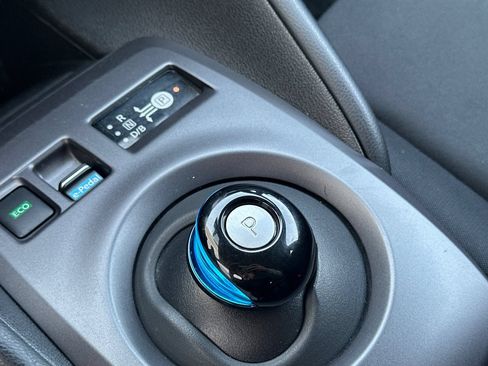 Certified 2025 Nissan Leaf S FWD image 24