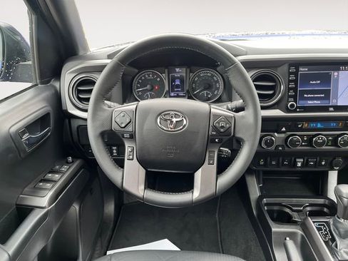 Used 2022 Toyota Tacoma TRD Off-Road w/ TRD Premium Off Road Package image 12
