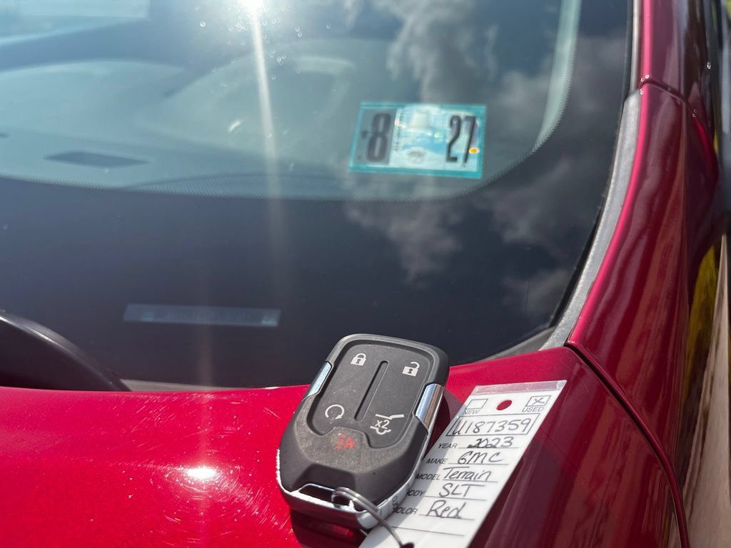 Used 2023 GMC Terrain SLT AWD/4WD image 34
