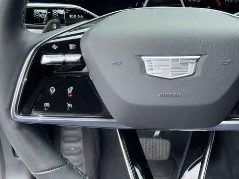 Used 2025 Cadillac Lyriq Sport AWD/4WD image 17
