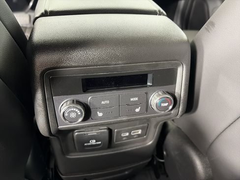 Used 2023 GMC Acadia SLT w/ Preferred Package AWD/4WD image 21