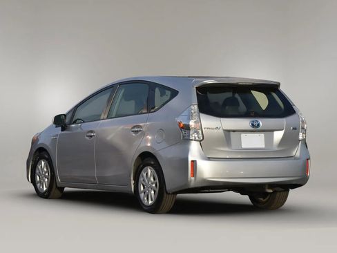 Used 2013 Toyota Prius V Three image 12