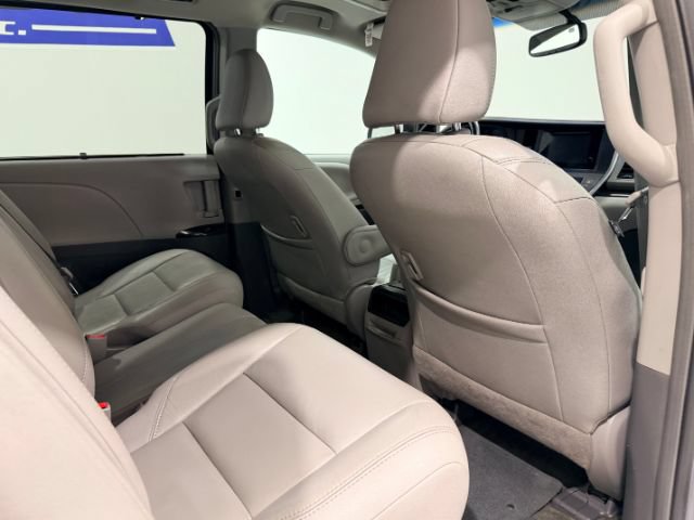 Used 2017 Toyota Sienna XLE w/ XLE Navigation Package FWD image 40