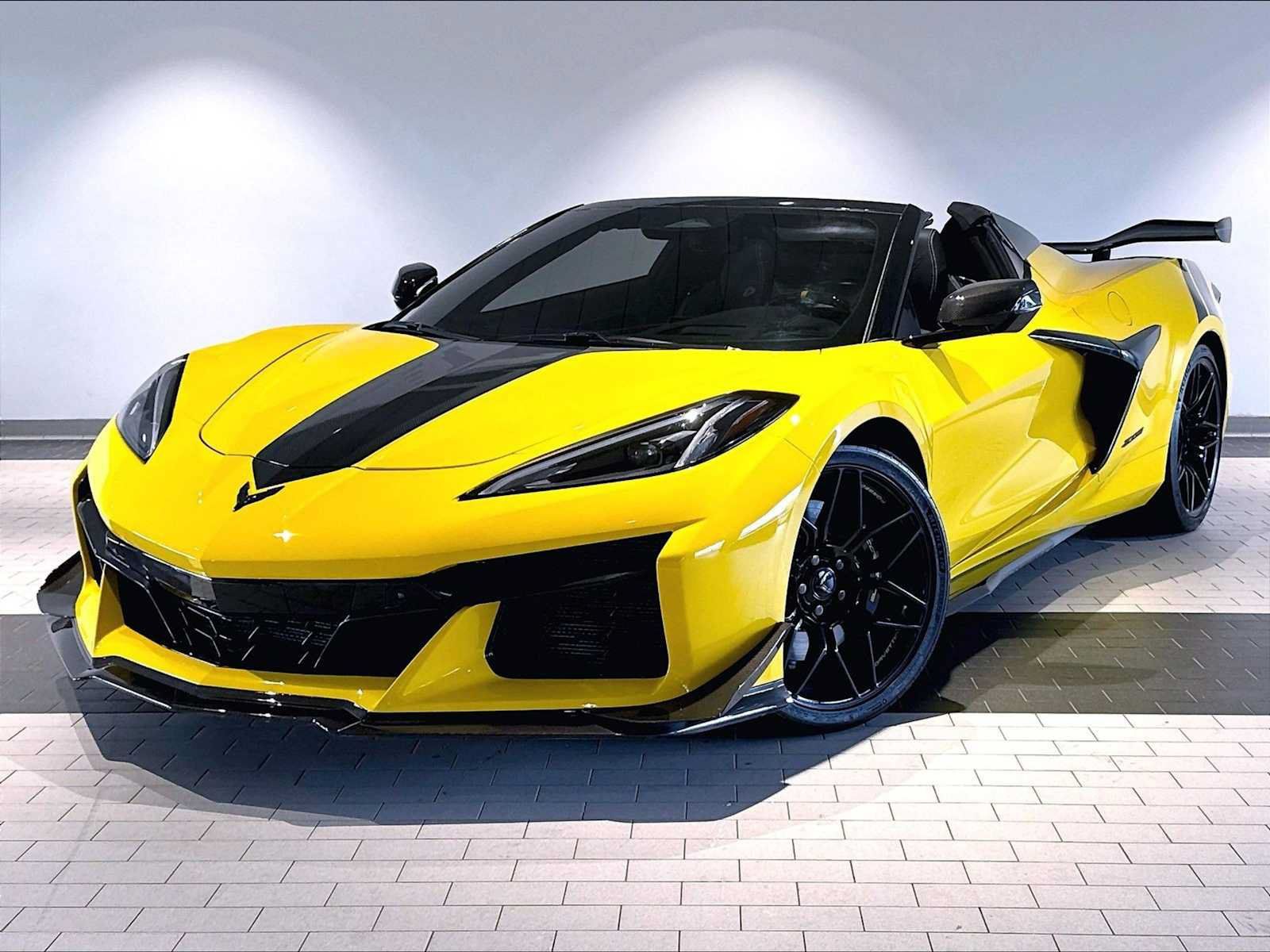 Used 2025 Chevrolet Corvette Z06 w/ Stealth Interior Trim Package RWD image 1