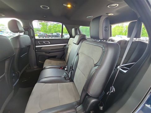 Used 2017 Ford Explorer XLT w/ Equipment Group 202A AWD/4WD image 23