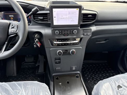 New 2025 Ford Explorer Base image 10