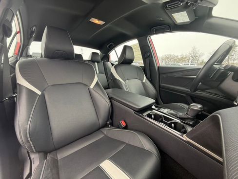 Used 2025 Toyota Camry SE image 32