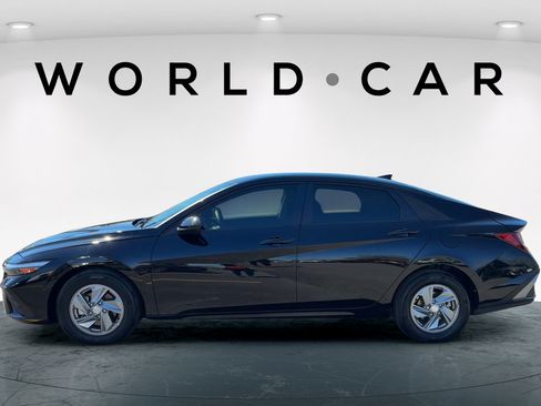 Certified 2025 Hyundai Elantra SE FWD image 6