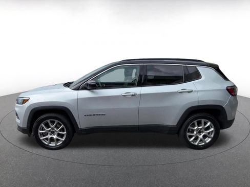 Used 2025 Jeep Compass Limited AWD/4WD image 8