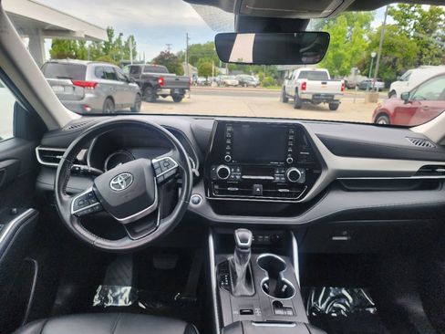 Used 2022 Toyota Highlander XLE FWD image 15