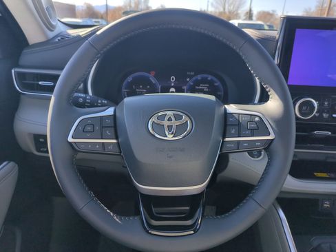 New 2026 Toyota Highlander Limited image 11