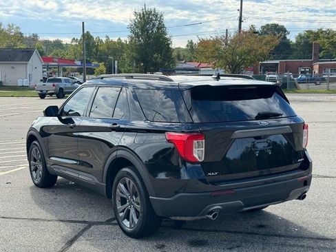 Used 2023 Ford Explorer XLT w/ XLT Sport Appearance Package AWD/4WD image 8