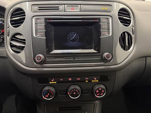 Used 2016 Volkswagen Tiguan S image 33