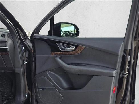 Used 2017 Audi Q7 3.0T Prestige w/ Prestige Package image 8