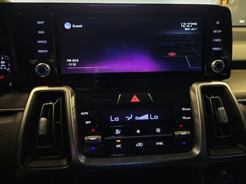 Used 2022 Kia Sorento EX w/ Panoramic Sunroof Package FWD image 25
