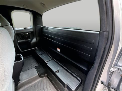 Used 2017 Toyota Tacoma SR AWD/4WD image 21