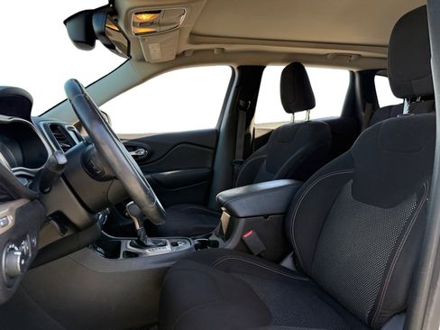 Used 2017 Jeep Cherokee 75th Anniversary image 9