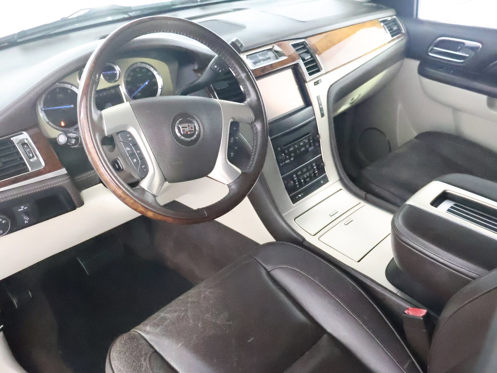 Used 2014 Cadillac Escalade Platinum AWD/4WD image 24
