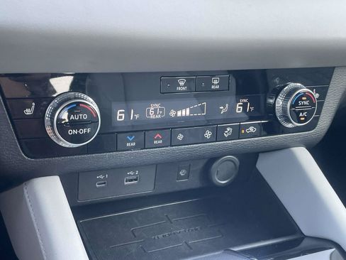 Used 2024 Mitsubishi Outlander SEL FWD image 20
