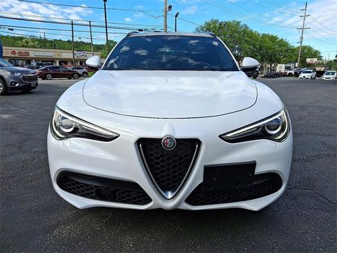 Used 2022 Alfa Romeo Stelvio Ti image 2