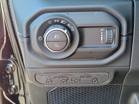 Used 2025 Jeep Gladiator Mojave w/ Convenience Group AWD/4WD image 33