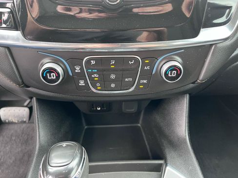 Used 2018 Chevrolet Traverse LT FWD image 34