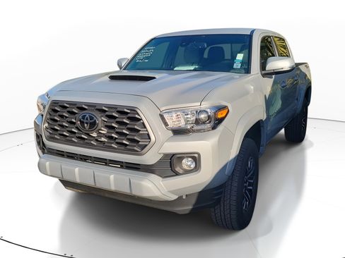 Used 2021 Toyota Tacoma TRD Sport image 3