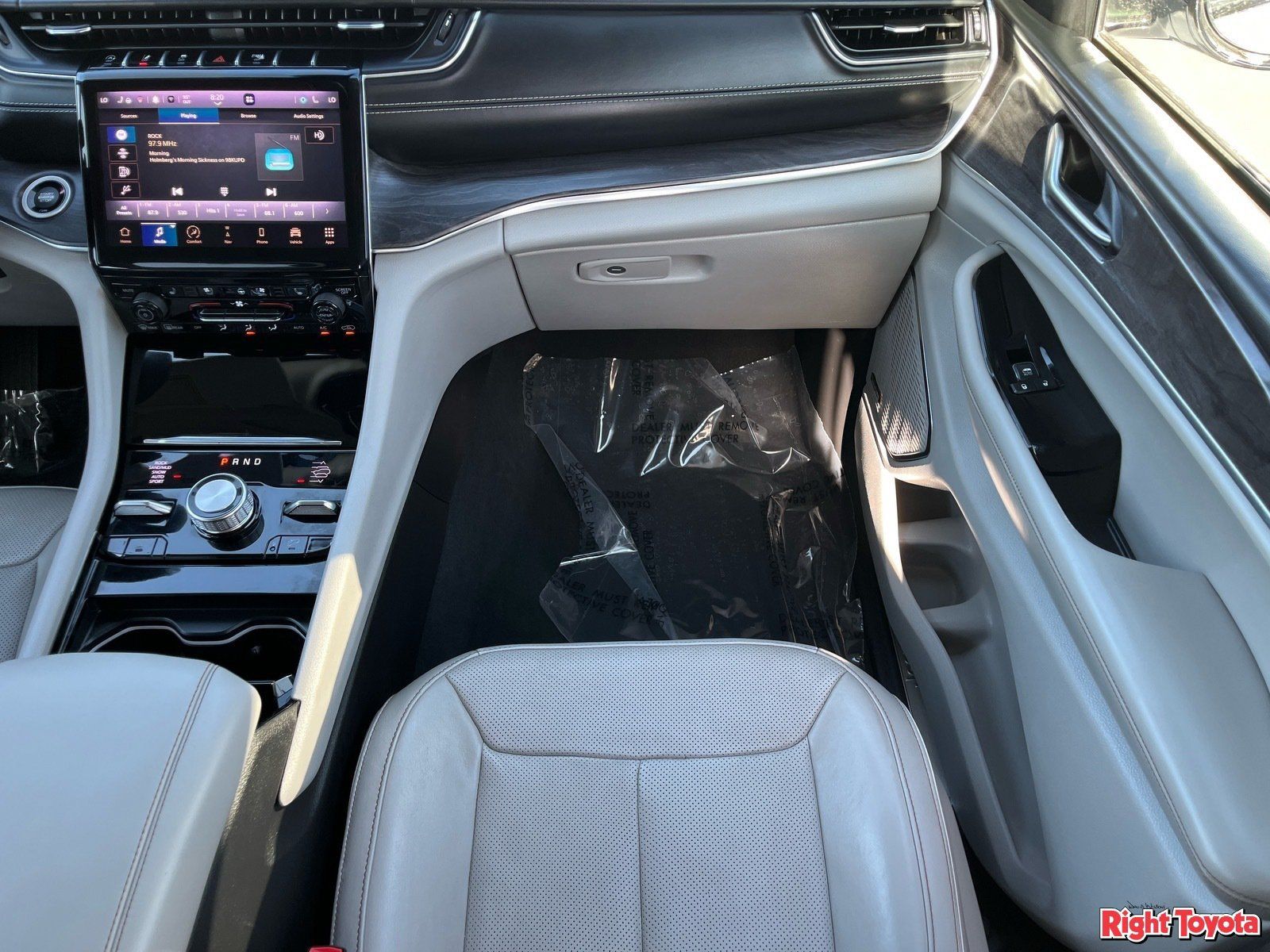 Used 2023 Jeep Grand Cherokee L Overland AWD/4WD image 18