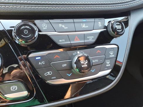 New 2027 Chrysler Pacifica Select FWD image 30