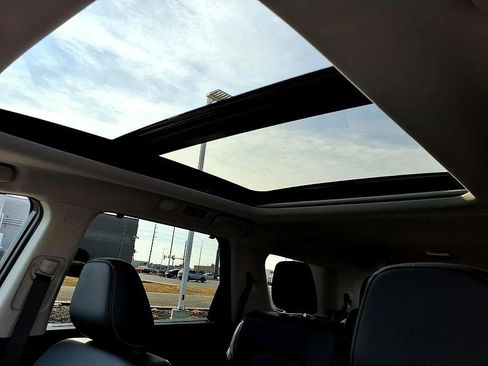 Used 2025 Nissan Pathfinder Platinum w/ Lighting Package (N92) image 19