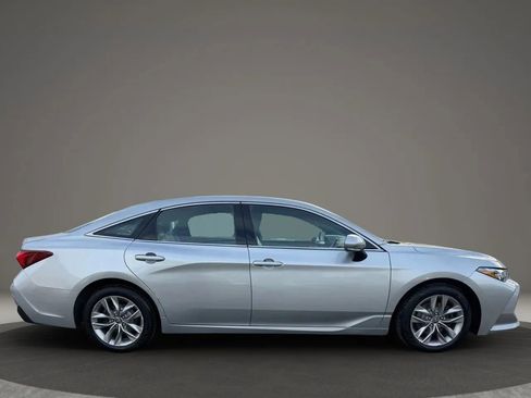 Used 2021 Toyota Avalon XLE image 4